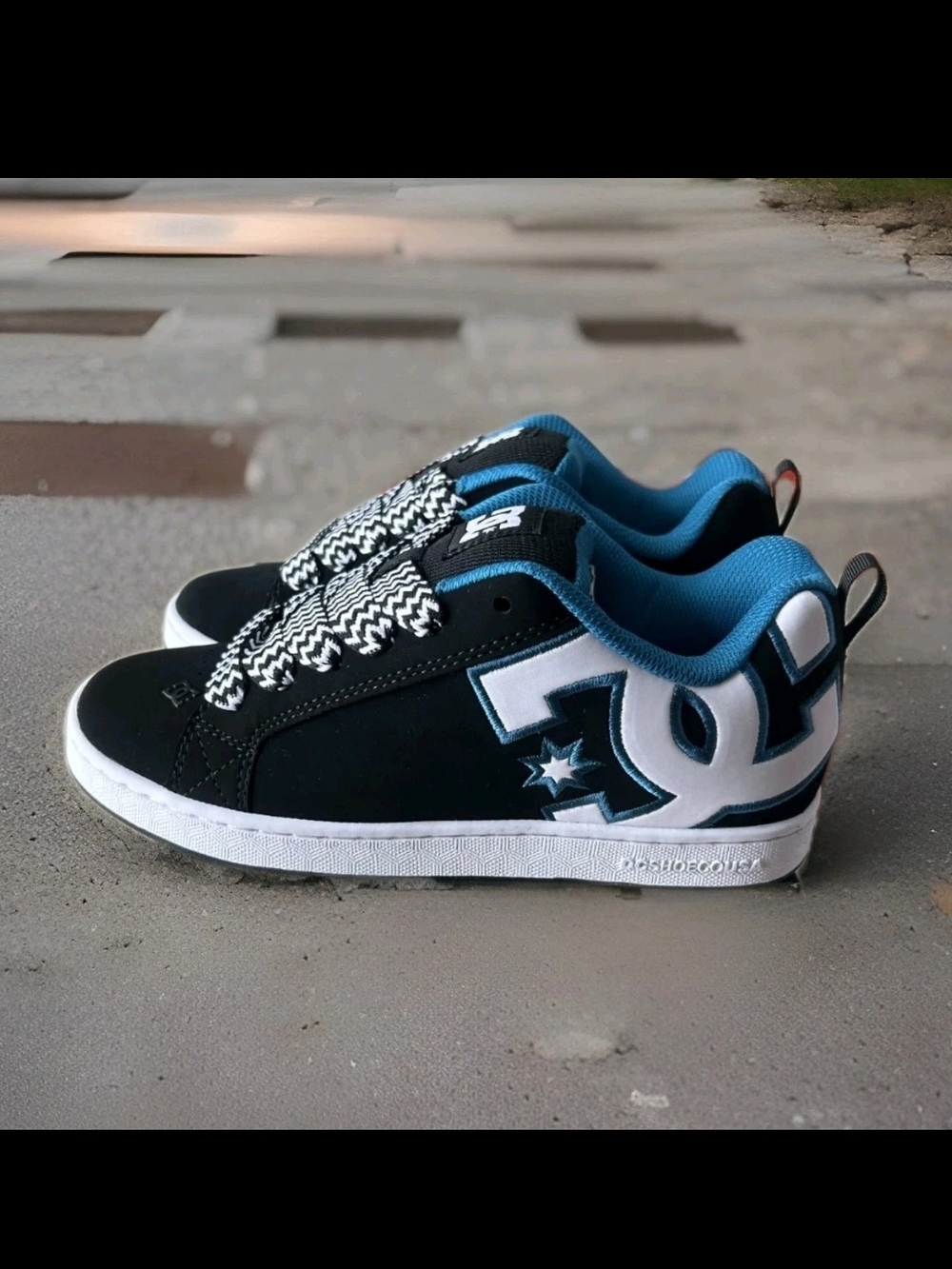 Women's DC Court Graffik Low - Black /White /Emerald - Size 10